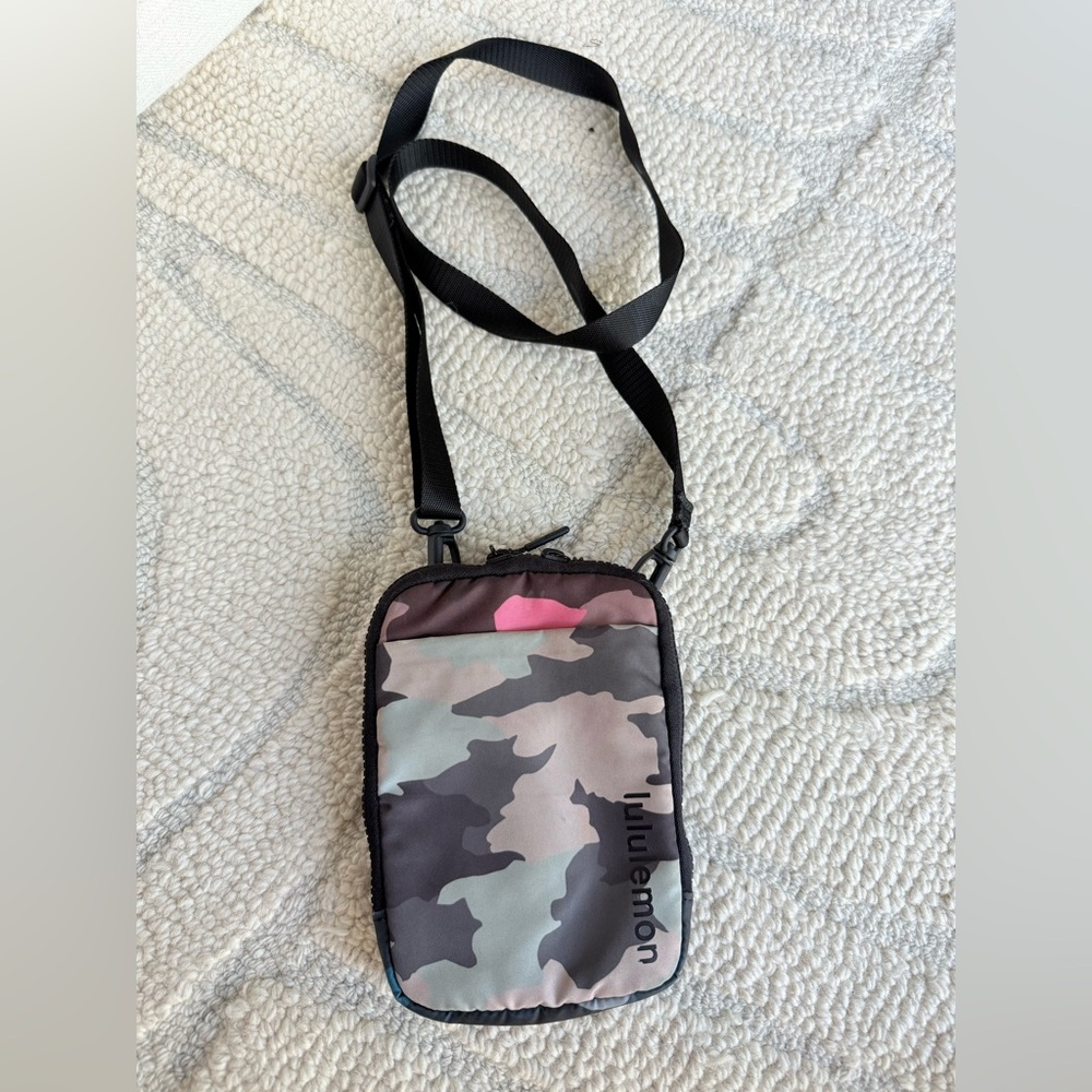 lululemon athletica Camo Belt Bag - Black and Pink